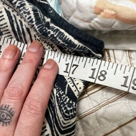 Akemi+Kin Rivera Tassel black and white red
Tie Women's Batik Anthropologie xs - Picture 8 of 14